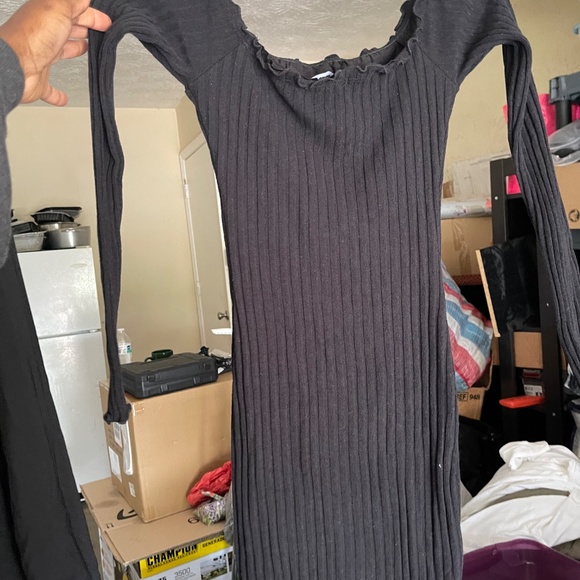 Off the shoulder fitted dress - Picture 2 of 2